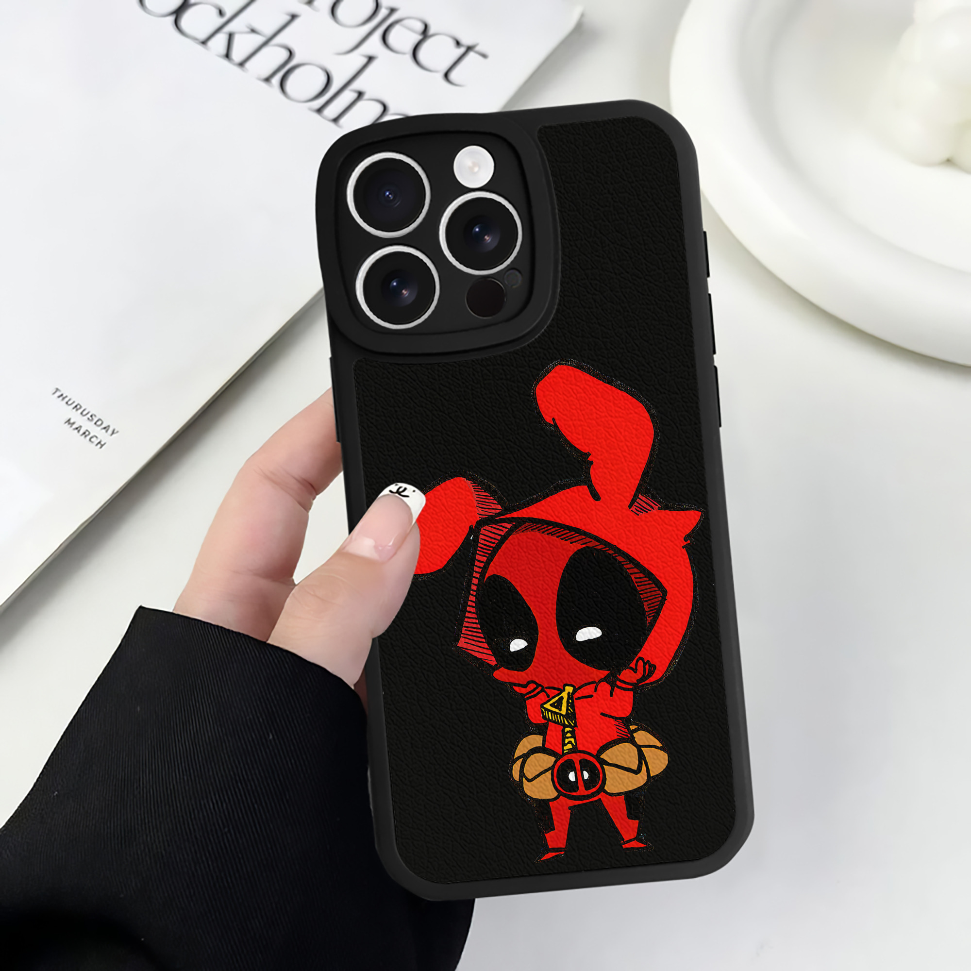 （画像用） Deadpool デッドプール 【iPhone 16シリーズ対応】シリコンスマホケース（レザー調） 材質：シリコン
